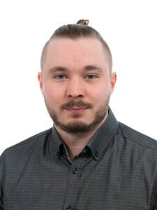 Ilari K&auml;rh&auml;